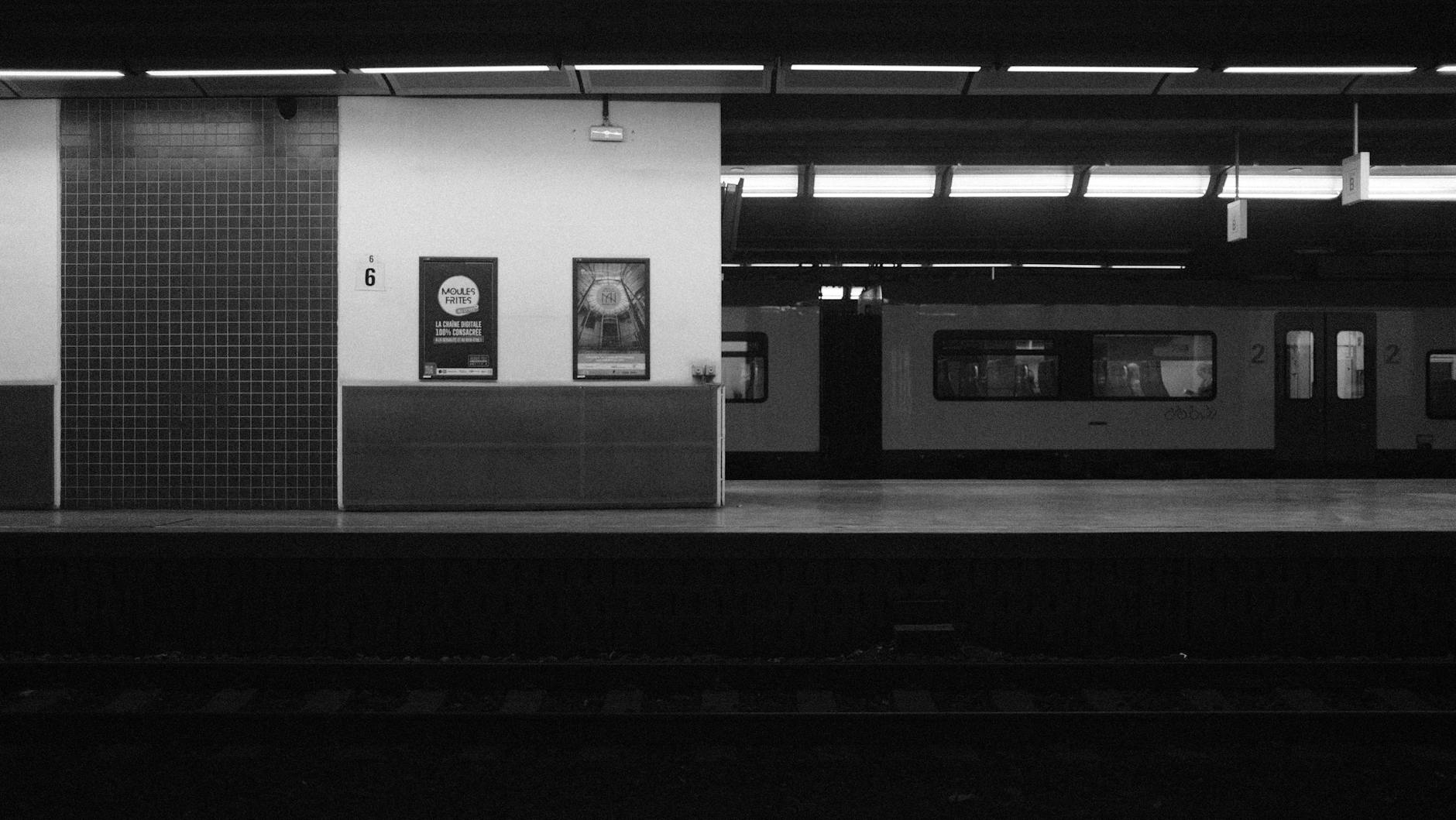 Interior of a Brussels train station showing platforms and modern architecture
